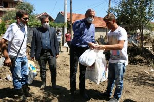 Bursa'dan Makedonya'daki selzedelere yardım