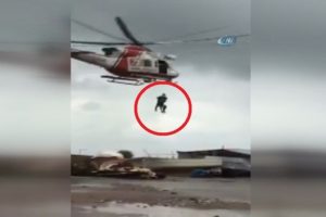Selde mahsur kalan vatandaşlar helikopterle kurtarıldı