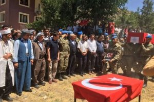 PKK'nın &ouml;ld&uuml;rd&uuml;ğ&uuml; AK Parti Gen&ccedil;lik Kolları Başkanı toprağa verildi