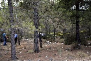 Ormanlık alanda, boğazı kesilmiş, başı taşla ezilmiş kadın cesedi bulundu