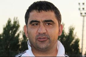 &Uuml;mit &Ouml;zat'tan van Persie a&ccedil;ıklaması: 'Sorun aptal insanların işidir'