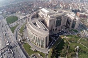 &Uuml;&ccedil; adliyede kapılar kapatıldı.. İ&ccedil;eride arama başlatıldı!