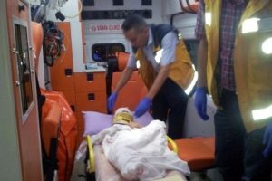 Otomobilin &ccedil;arptığı iki &ccedil;ocuk yaralandı