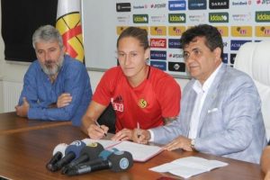Eskişehirspor Felix Michel ile 3 yıllık s&ouml;zleşme imzaladı