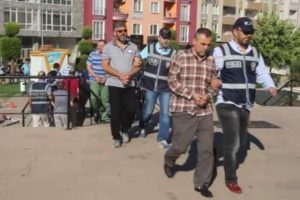 Edremit'te 10 işadamı daha FET&Ouml;'den tutuklandı