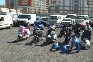 &Ccedil;aldıkları 9 motosikletle yakalandılar