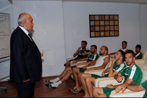 Bursasporlu futbolculara yeni kurallarla ilgili seminer