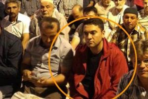 Demokrasi n&ouml;betlerine katılan kaymakam tutuklandı