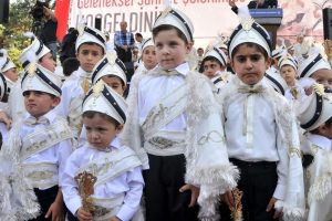 Bursa'da 1500 &ccedil;ocuk erkekliğe ilk adımı atacak