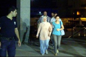 Edirne'de g&ouml;zaltına alınan akademisyenler adliyeye sevk edildi