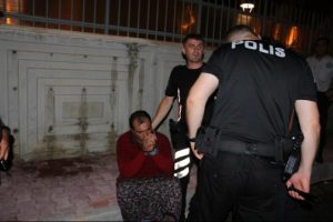 Antalya'da etekli adam emniyeti peşine taktı