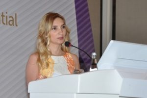 "Kolumdaki iğne izlerini g&ouml;rs&uuml;nler diye kısa kollu giydim"