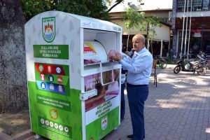 Bursa'da kullanılmayan kıyafetler kumbaraya