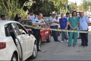 Otomobilinde tabancayla intihar etti