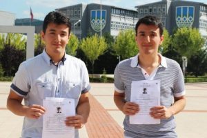 İkiz kardeşler aynı fak&uuml;lteyi kazandı