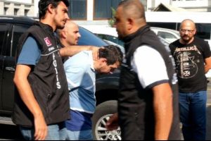 İstanbul'da darbe girişimine katılan subaylar adliyeye sevk edildi