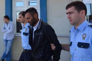 Muhtar ve k&ouml;yl&uuml;s&uuml; uyuşturucudan tutuklandı