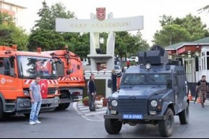 40 r&uuml;tbeli asker tutuklandı