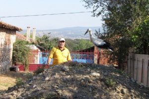 G&ouml;&ccedil; edemeyen yavru leyleğe k&ouml;yl&uuml;ler sahip &ccedil;ıktı