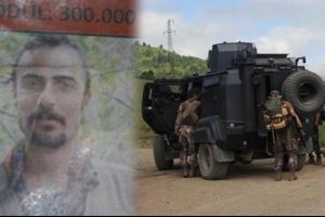 Kadınlar arabalarını gasp etmeye &ccedil;alışan PKK'lıya bı&ccedil;akla direndi