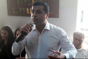 Demirtaş: "Barbarlıklara teslim olmayacağız"