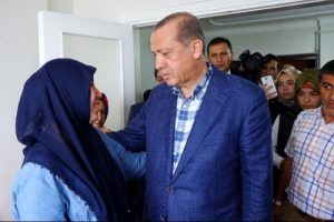 Cumhurbaşkanı Erdoğan, 15 Temmuz şehitlerinin ailelerini ziyaret etti