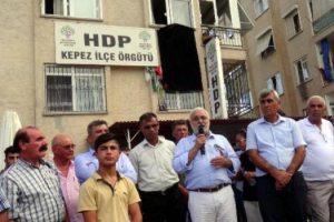 HDP, Antalya'da Gaziantep saldırısını protesto etti