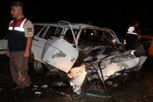 Isparta'da otomobiller &ccedil;arpıştı: 12 yaralı