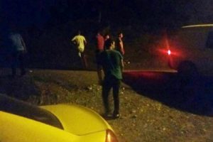 Mahalleli, Adil &Ouml;ks&uuml;z'&uuml;n arandığı yayladan gelen 2 kişiyi tartakladı