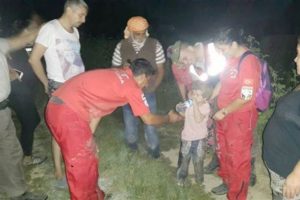 Kaybolan 3 yaşındaki kız &ccedil;ocuğu 17,5 saat sonra bulundu