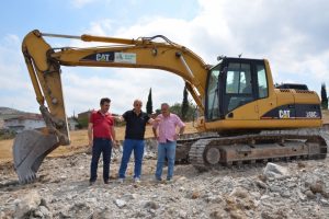 Bursa İznik'te Tacir Mahallesi alım merkezi i&ccedil;in ilk kep&ccedil;e vuruldu