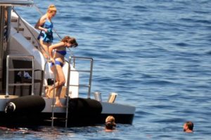 İsko&ccedil; Lordu ve ailesi Bodrum'da! Herkes telefona sarıldı...