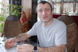 &Uuml;nl&uuml; oyuncuyla ilgili kafa karıştıran a&ccedil;ıklama