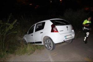 Ara&ccedil; kullanmayı &ouml;ğrenirken kaza yaptı: 2 yaralı