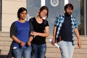Yaralı askerlerin odalarına sık sık girip &ccedil;ıkan hemşire tutuklandı