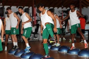 Bursaspor &ouml;nce salonda sonra sahada &ccedil;alıştı