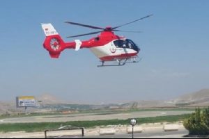 Kazada yaralanan s&uuml;r&uuml;c&uuml;, helikopterle Malatya'ya g&ouml;t&uuml;r&uuml;ld&uuml;