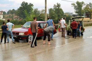 Kazaya yardım ederken kaza yaptılar: 5 yaralı