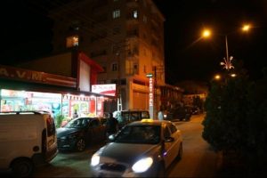 PKK'lı ter&ouml;ristlerin attığı roket mermisi, sivillerin yaşadığı 6 katlı binaya isabet etti