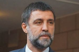 Naim S&uuml;leymanoğlu: Ka&ccedil;ma Hakan, gel teslim ol