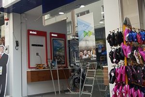 40 saniyede 40 telefon &ccedil;aldılar