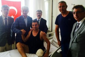 Ak Parti Bursa Milletvekili ayağını kaybeden gaziyi ziyaret etti