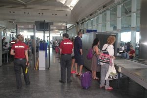 Havalimanlarında g&uuml;venlik &ouml;nlemleri artırıldı