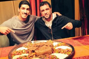 Hakan Ş&uuml;k&uuml;r sosyal medya hesabından paylaşımlarda bulundu