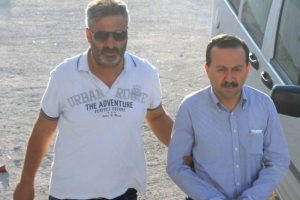 Eski rekt&ouml;r ve 39 akademisyen tutuklandı