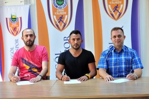 İneg&ouml;l Belediyespor Savaş Akkaya'nın s&ouml;zleşmesini uzattı