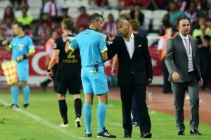 Antalyaspor teknik direkt&ouml;r&uuml; Morais'e 1 ma&ccedil; ceza