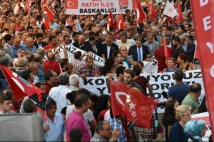 CHP'liler Kılı&ccedil;daroğlu'na yapılan saldırıyı protesto etti