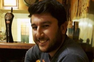 Kaza yapan alkoll&uuml; gen&ccedil; hayatını kaybetti