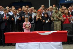 Artvin şehidi i&ccedil;in t&ouml;ren d&uuml;zenlendi